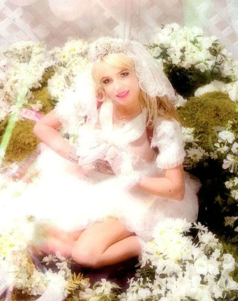 Illustration for article titled NSFW: Was Britney Spears Bamboozled Into Virtual Child Porn Protest Art?